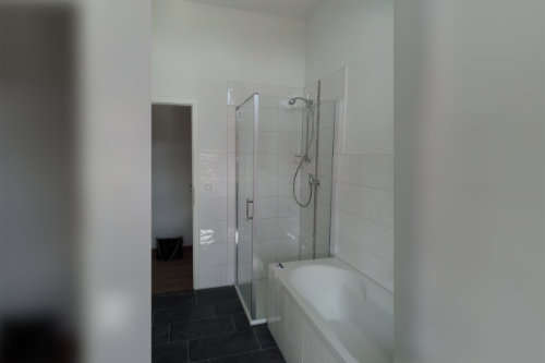 p120_6.jpg